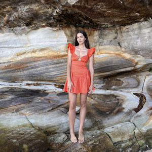 Makes Me Move Makes Me Dance